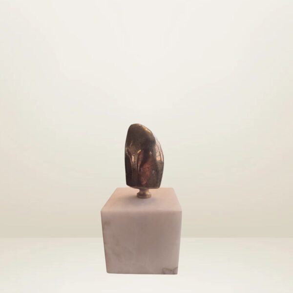 Piedra en peana de alabastro